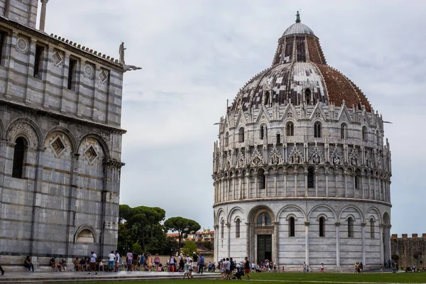 Pisa Italy July 2017 View Pisa Cathedral San Giovanni Baptistery — Stock Photo, Image