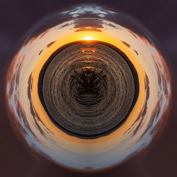 Fényes Tengeri Naplementék Bolygója Sarki Koordináták Egy Körkörös Kép Naplementéről — Stock Fotó