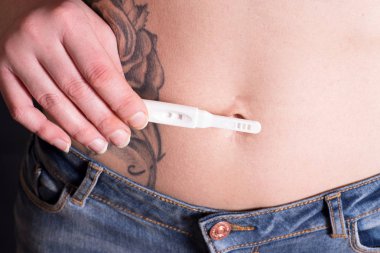 Bir kadın ve bir gebelik testi