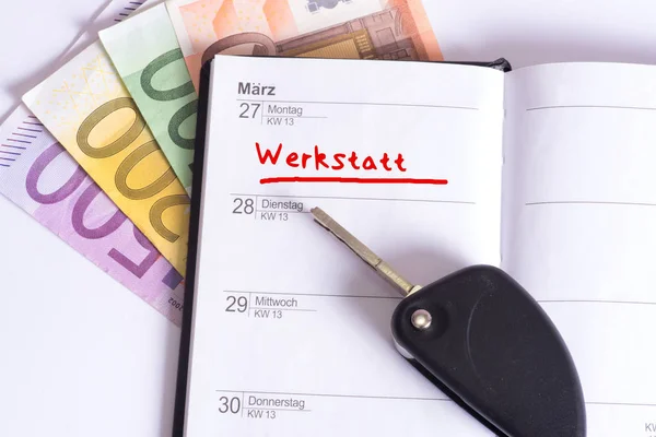 Autosleutels Geld Kalender Met Benoeming Voor Een Auto Reparatiewerkplaats — Stockfoto