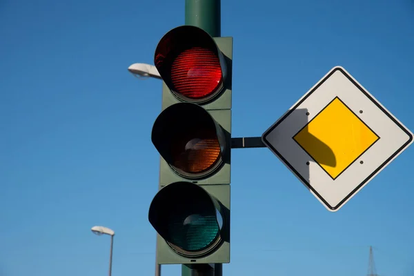 Semáforo Aponta Para Vermelho — Fotografia de Stock