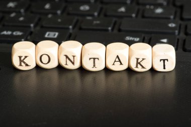 Bir bilgisayar ve word iletişim