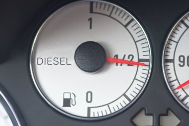 Bir dizel araba, Tank göstergesi