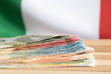 İtalya ve euro faturaları bayrağı