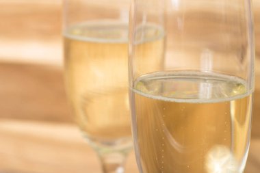 Şampanya veya şampanya cam