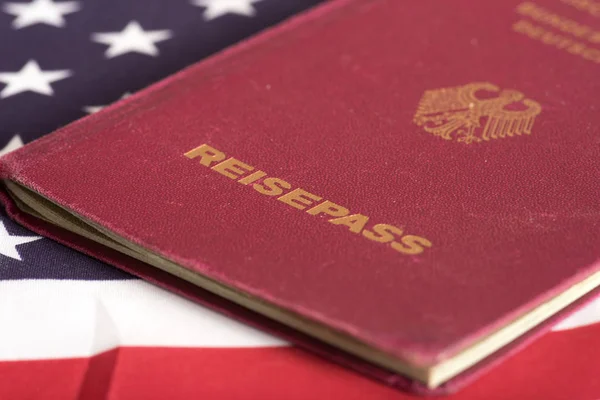 Bandeira Dos Eua Passaporte Alemão — Fotografia de Stock