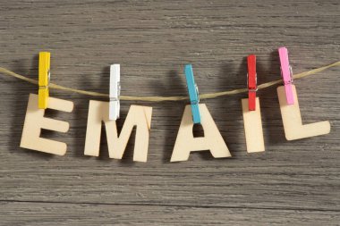 Word e-posta bir clothesline üzerinde