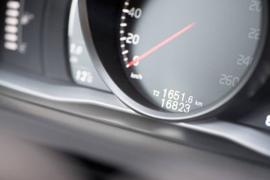 Bir araba hız göstergesi