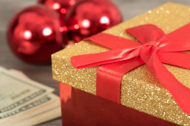 Noel baubles, Noel hediye ve dolar faturaları