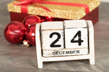 Noel, Noel topları ve hediye bir takvim