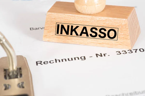 Een Factuur Een Stempel Met Opdruk Inkasso — Stockfoto