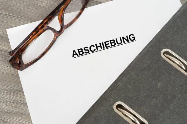 Eine Mappe Lesebrille Und Ein Dokument Mit Der Überschrift Deportation — Stockfoto