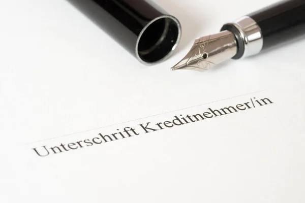 Een Pen Handtekening Een Kredietovereenkomst — Stockfoto