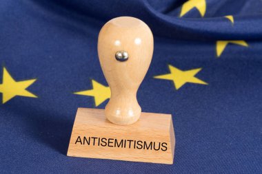Bir damga, AB bayrağı ve anti-Semitizm