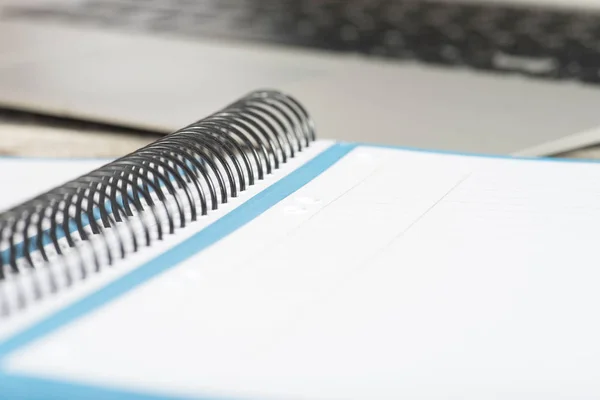 Een Notebook Een Computer — Stockfoto