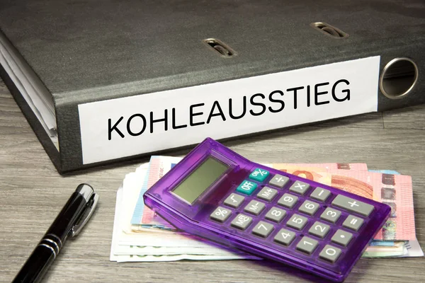 Euroscheine Taschenrechner Und Eine Mappe Mit Dem Aufdruck Kohlausstieg — Stockfoto