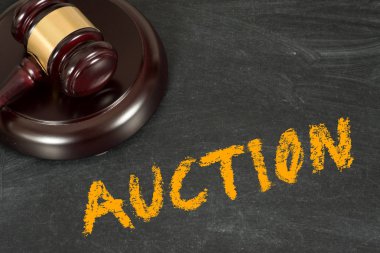 Word açık artırma ile bir açık artırma çekiç ve tebeşir tahtası