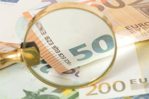 Billetes Euros Una Lupa — Foto de Stock