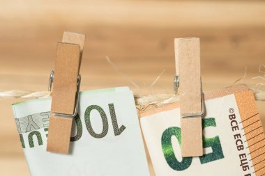 Euro Bono ile clothespin clothesline üzerinde
