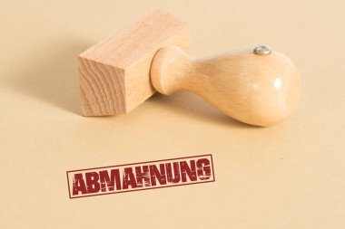 Bir pul Abmahnung kelimelerle