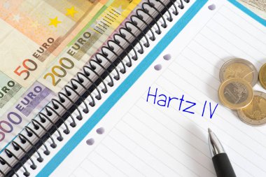 Euro banknot ve madeni paralar, bir not defteri ve Hartz 4