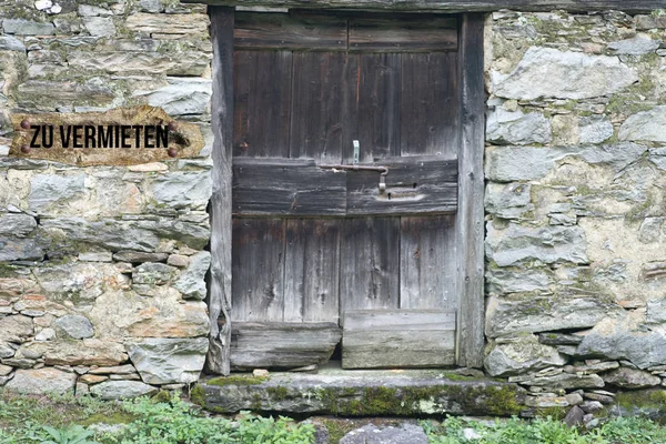 A sign on a house for rent