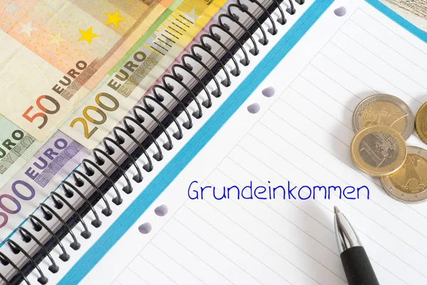 Euro Scheine Und Münzen Schulheft Und Das Grundeinkommen — Stockfoto