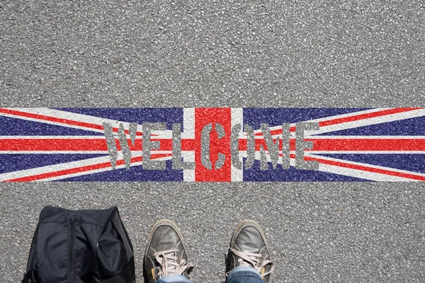 Bir adam çantayı, Büyük Britanya ile sınır ve bir tebrik