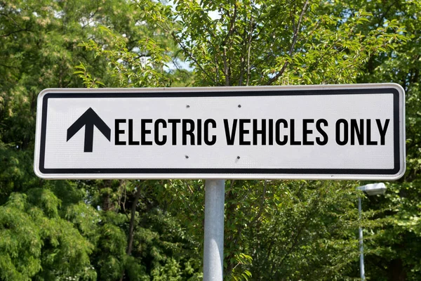 Sign Indicates Area Only Electric Vehicles — Stock Photo, Image