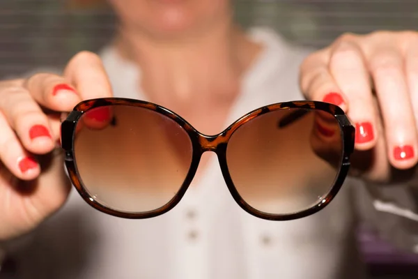 Una Donna Occhiali Sole — Foto Stock