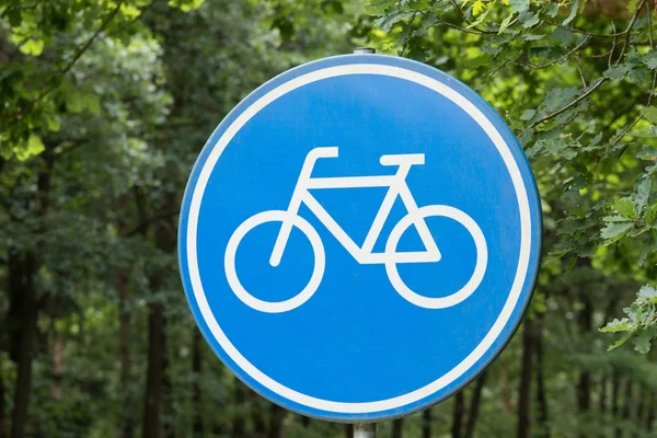 Ein Verkehrszeichen Das Auf Einen Radweg Hinweist — Stockfoto