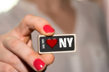 Bir kadın ve New York'u sevdiğime dair bir işaret.