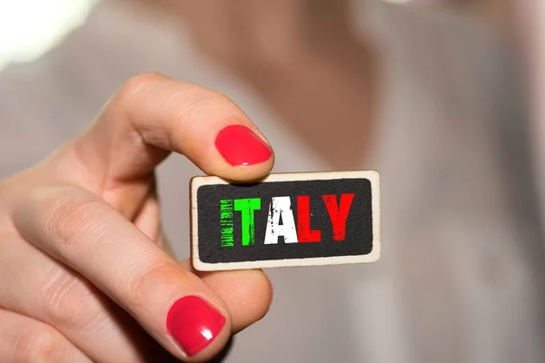 Una Donna Segno Con Impronta Italia — Foto Stock