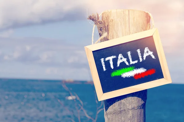 Zee Het Strand Een Bord Met Het Woord Italië — Stockfoto