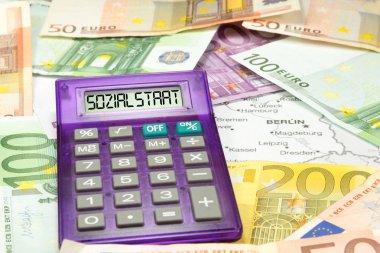 Almanya Haritası, hesap makinesi, euro banknotlar ve refah devleti