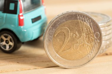 Euro sikke ve bir araba