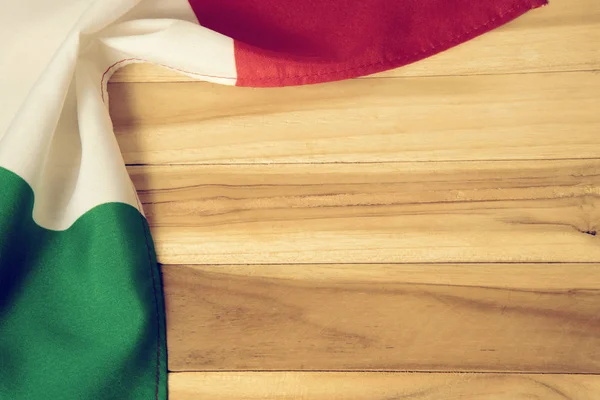 Bandeira Itália Sobre Fundo Madeira — Fotografia de Stock