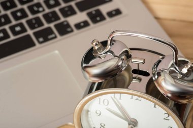 Bilgisayar ve çalar saat