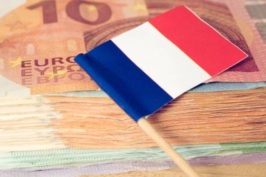 Fransa bayrağı ve euro faturaları