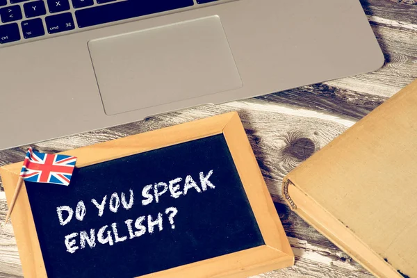 Computer Flag Great Britain Chalk Board Question You Speak English — Stock Photo, Image
