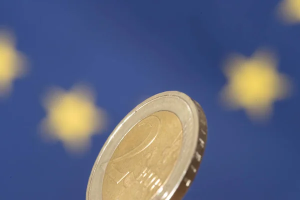 Bandera Unión Europea Una Moneda Euros — Foto de Stock