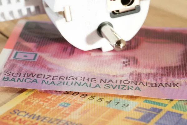 Stecker Schweizer Franken Banknoten Und Strompreise Der Schweiz — Stockfoto