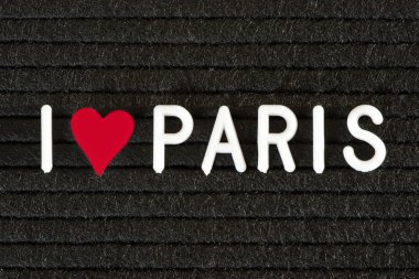 Bir tahta ve paris seviyorum sloganı