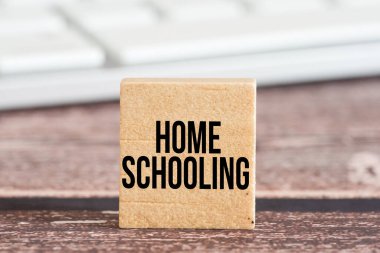 Bilgisayar, okul ve evde eğitim