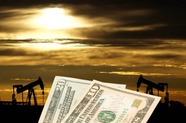 Dolarlar ve bir petrol sahası.