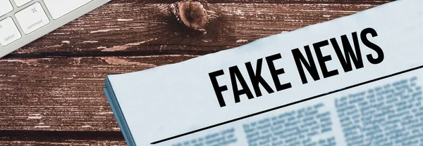 Μια Εφημερίδα Που Ονομάζεται Fake News — Φωτογραφία Αρχείου