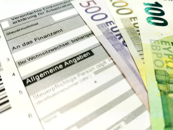Έντυπο Δήλωσης Φόρου Εισοδήματος Και Τραπεζογραμμάτια Ευρώ — Φωτογραφία Αρχείου
