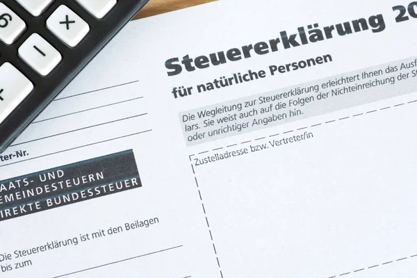 Steuererklärung Schweiz Und Ein Taschenrechner — Stockfoto