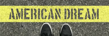 Bir adam ve slogan Amerikan Rüyası