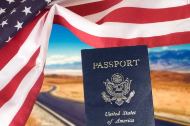 Amerikan pasaportu ve bayrağı.